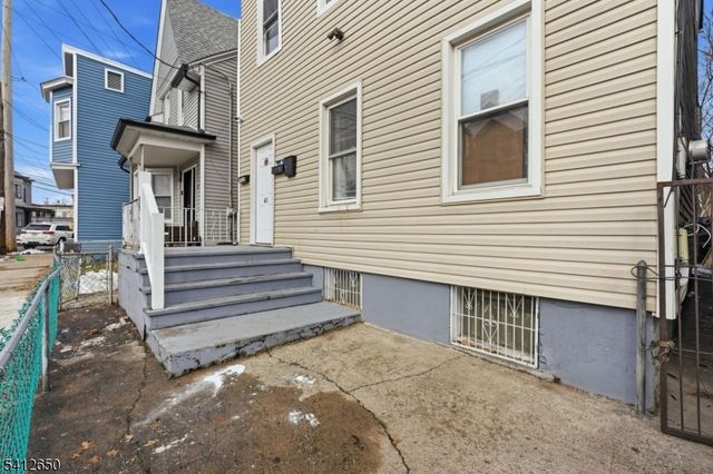 61 Sassafras St, Paterson City, NJ 07524