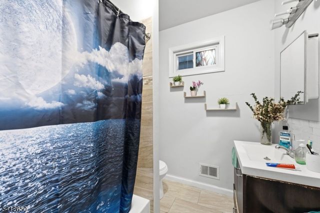 61 Sassafras St, Paterson City, NJ 07524