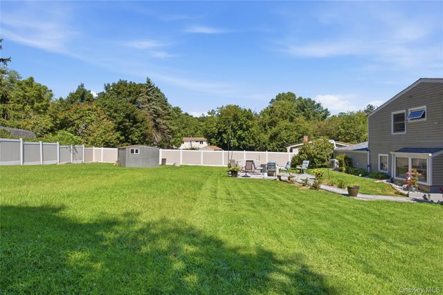 44 Ivy League Lane, Stony Brook, NY 11790
