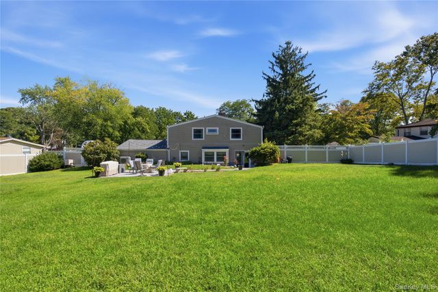 44 Ivy League Lane, Stony Brook, NY 11790