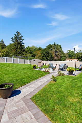 44 Ivy League Lane, Stony Brook, NY 11790