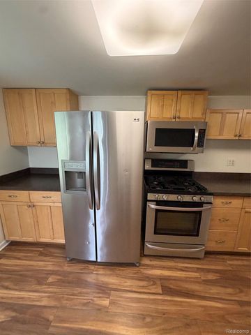 201 W New York Avenue, Pontiac, MI 48340