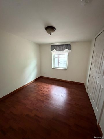 201 W New York Avenue, Pontiac, MI 48340