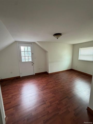 201 W New York Avenue, Pontiac, MI 48340