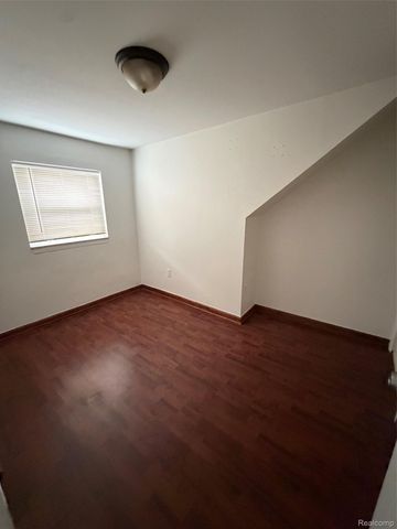 201 W New York Avenue, Pontiac, MI 48340