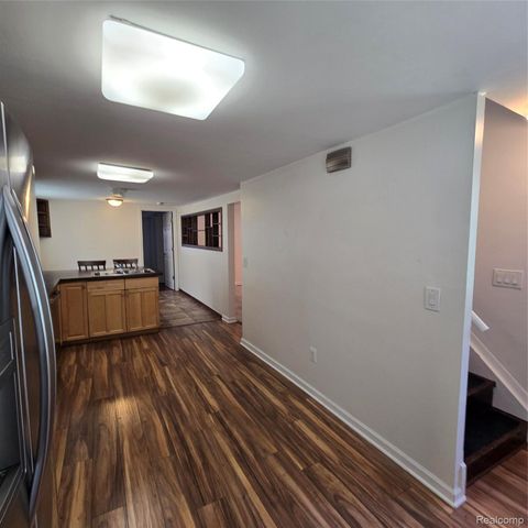 201 W New York Avenue, Pontiac, MI 48340