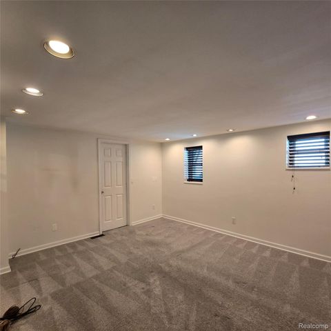 201 W New York Avenue, Pontiac, MI 48340