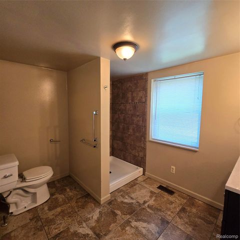 201 W New York Avenue, Pontiac, MI 48340