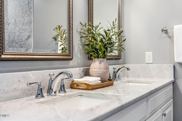 109 Sturbridge Lane, Chapel Hill, NC 27516