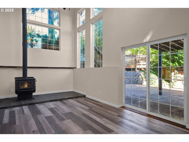 947 S R St, Cottage Grove, OR 97424