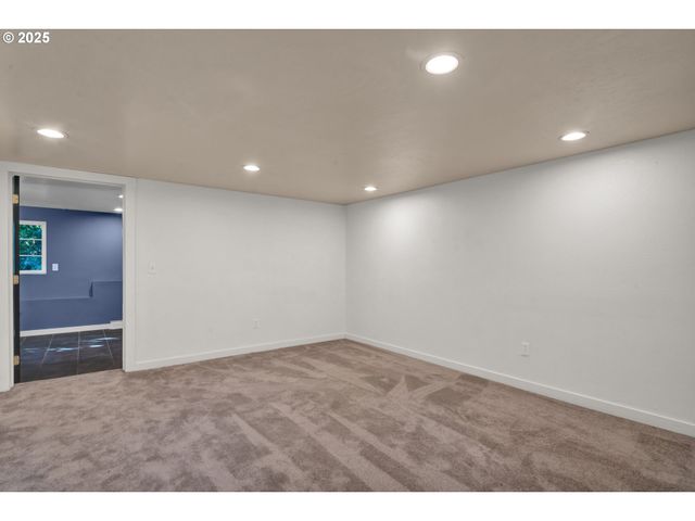 947 S R St, Cottage Grove, OR 97424