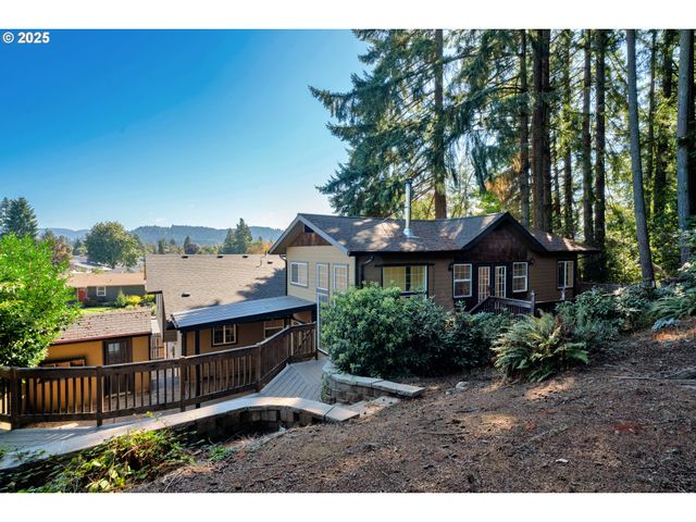 947 S R St, Cottage Grove, OR 97424