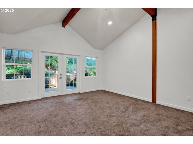 947 S R St, Cottage Grove, OR 97424