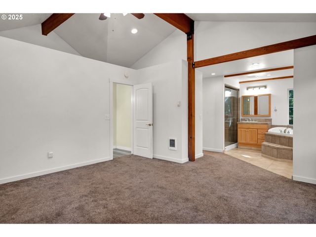 947 S R St, Cottage Grove, OR 97424