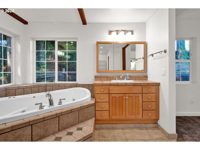 947 S R St, Cottage Grove, OR 97424