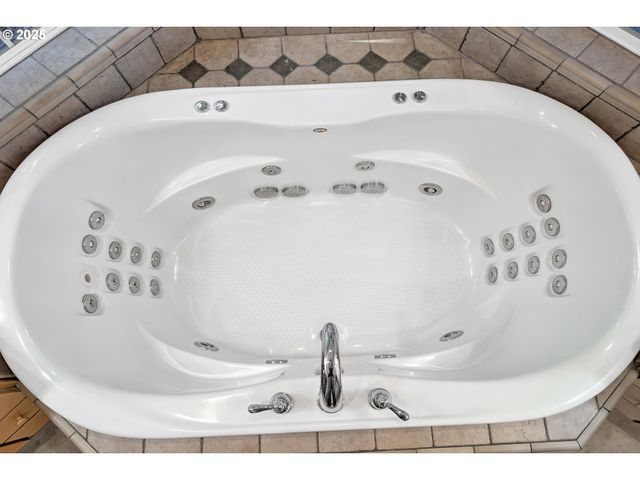 947 S R St, Cottage Grove, OR 97424