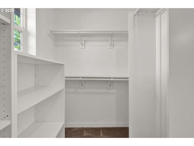 947 S R St, Cottage Grove, OR 97424