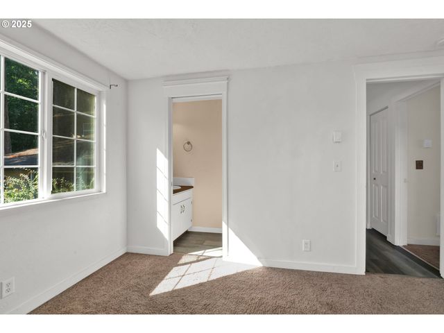 947 S R St, Cottage Grove, OR 97424