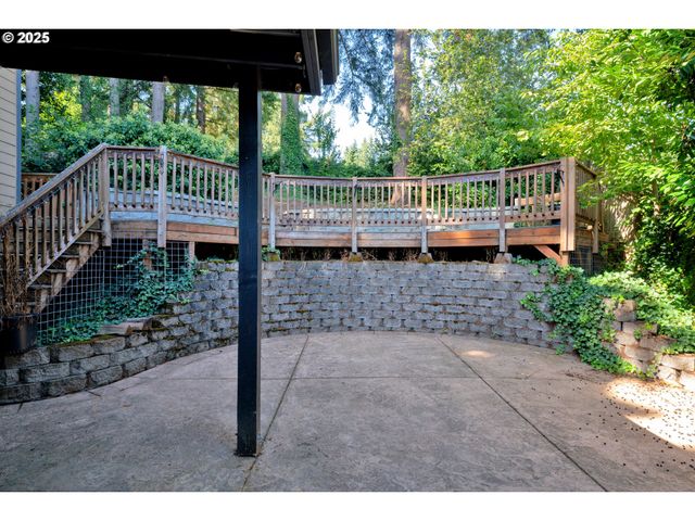 947 S R St, Cottage Grove, OR 97424