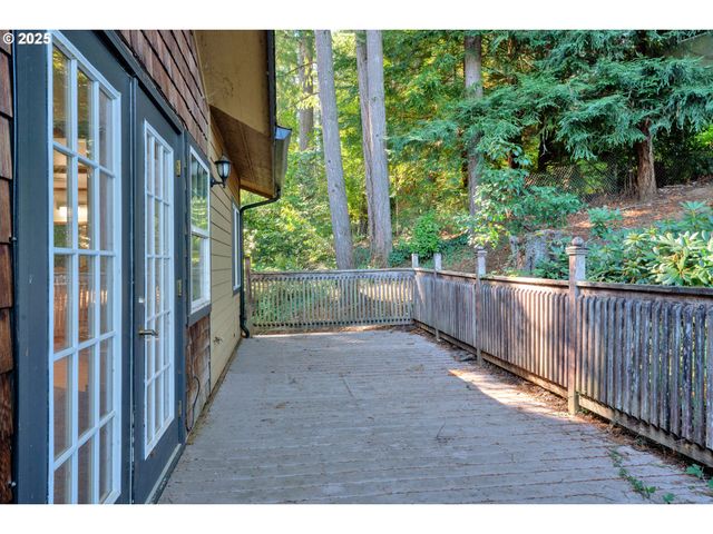 947 S R St, Cottage Grove, OR 97424