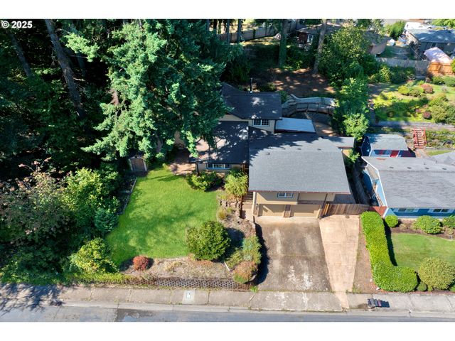 947 S R St, Cottage Grove, OR 97424