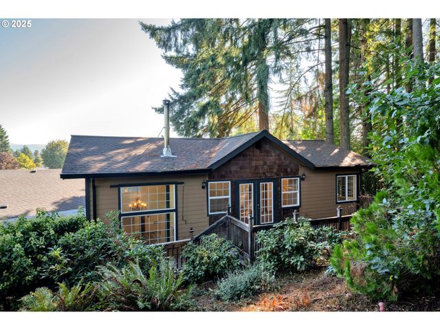 947 S R St, Cottage Grove, OR 97424