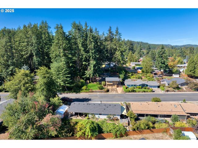 947 S R St, Cottage Grove, OR 97424