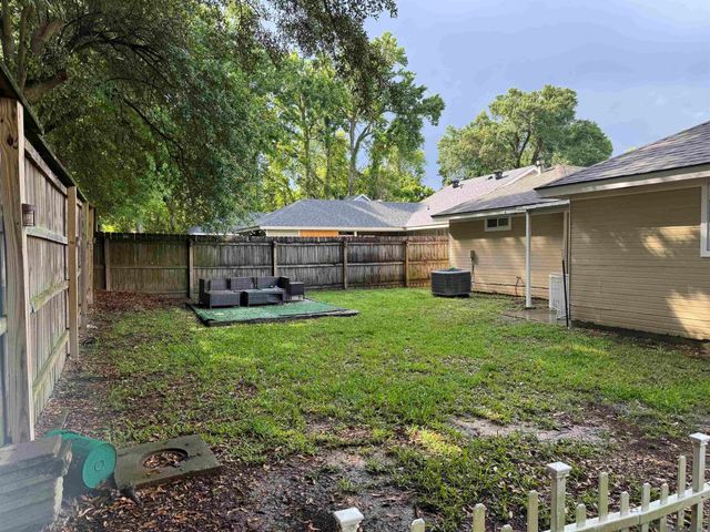 7820 Bayou Fountain Ave, Baton Rouge, LA 70820