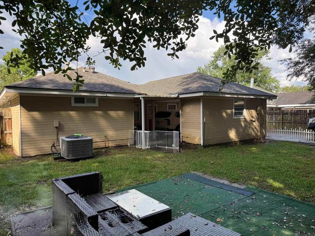 7820 Bayou Fountain Ave, Baton Rouge, LA 70820