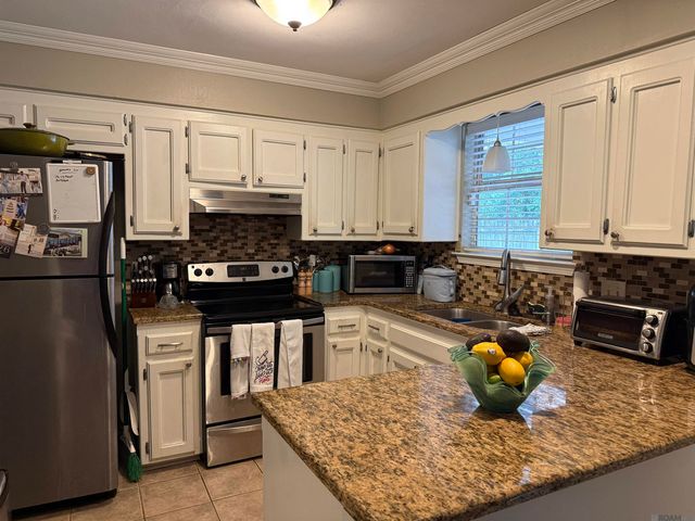 7820 Bayou Fountain Ave, Baton Rouge, LA 70820