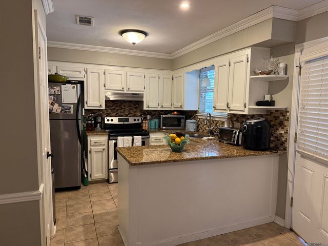 7820 Bayou Fountain Ave, Baton Rouge, LA 70820