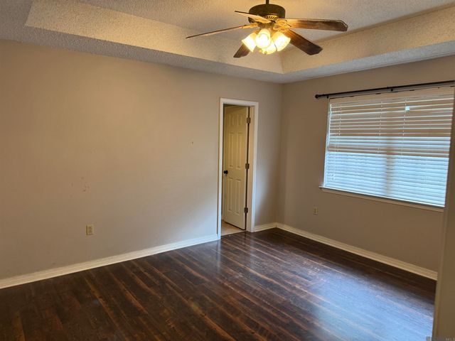 7820 Bayou Fountain Ave, Baton Rouge, LA 70820