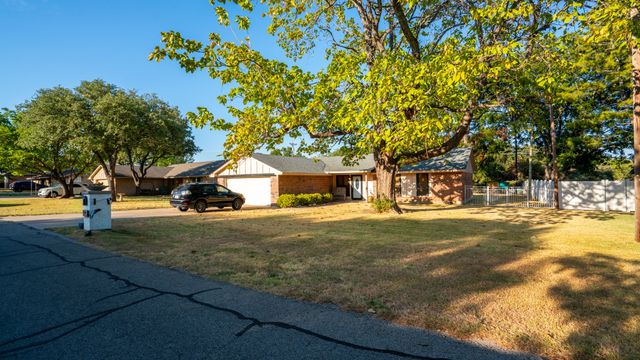 5325 Mission Circle, De Cordova, TX 76049