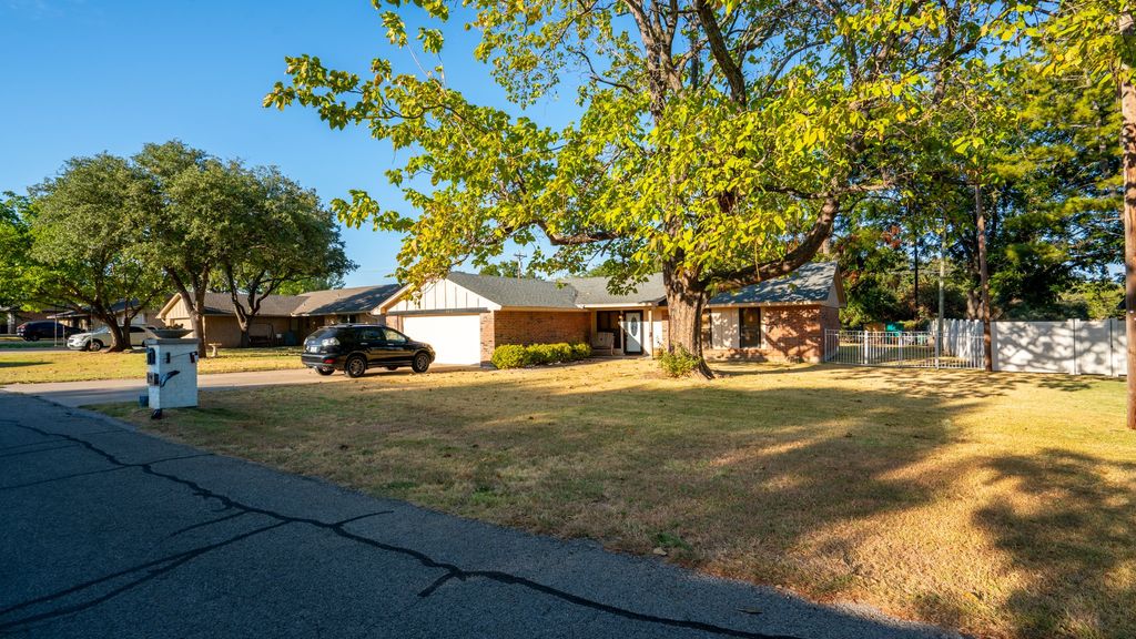 5325 Mission Circle, De Cordova, TX 76049 — photo 5