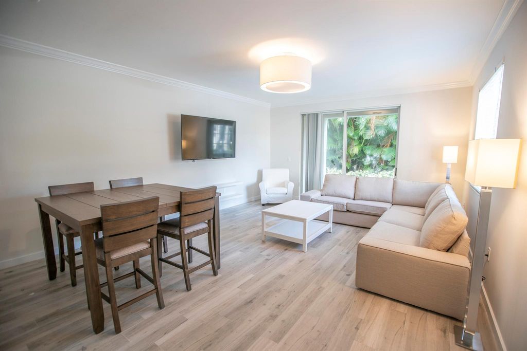 11765 St Andrews Place 106, Wellington, FL 33414