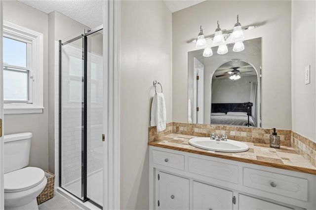 16100 E Cogan Drive, Independence, MO 64055
