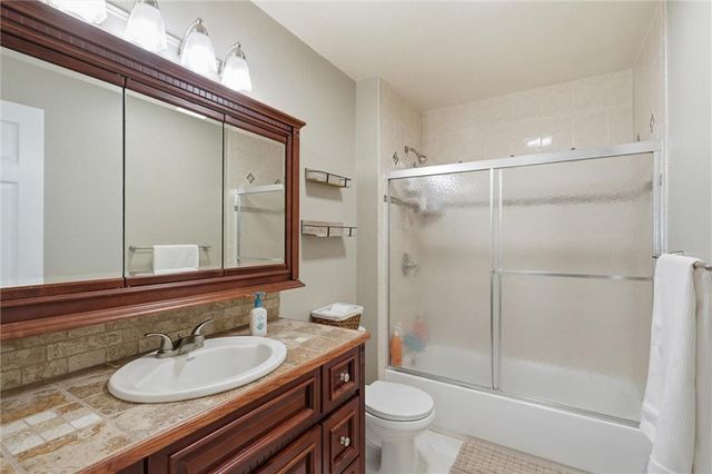 16100 E Cogan Drive, Independence, MO 64055