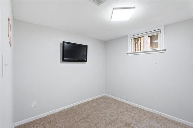 16100 E Cogan Drive, Independence, MO 64055