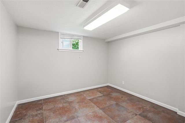 16100 E Cogan Drive, Independence, MO 64055