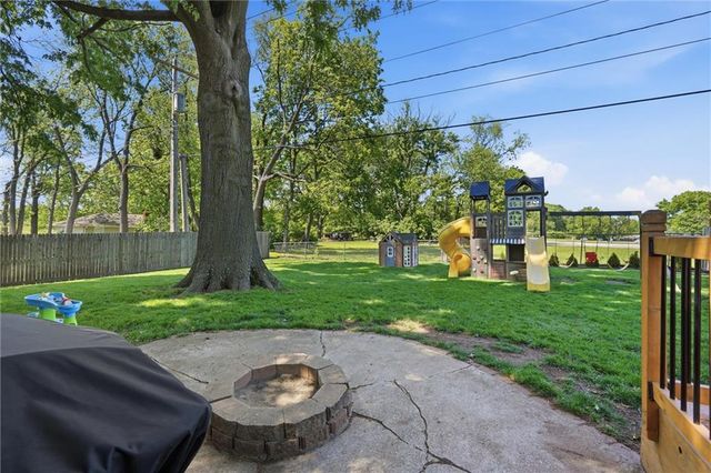 16100 E Cogan Drive, Independence, MO 64055