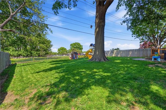 16100 E Cogan Drive, Independence, MO 64055