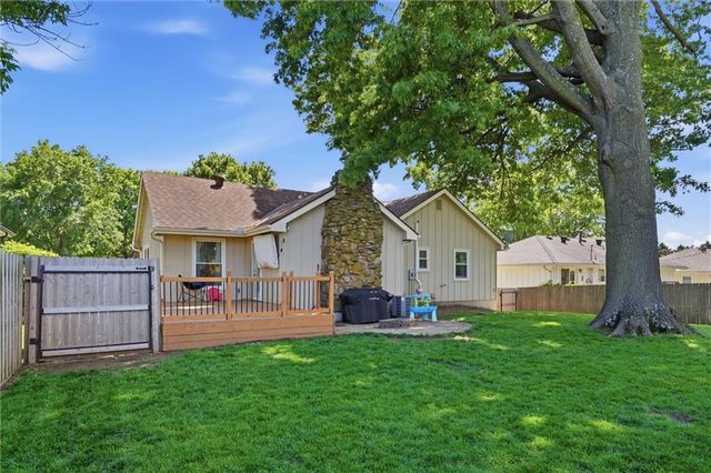 16100 E Cogan Drive, Independence, MO 64055