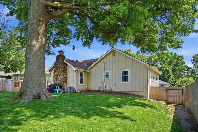16100 E Cogan Drive, Independence, MO 64055