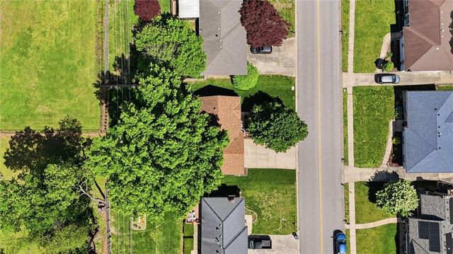 16100 E Cogan Drive, Independence, MO 64055