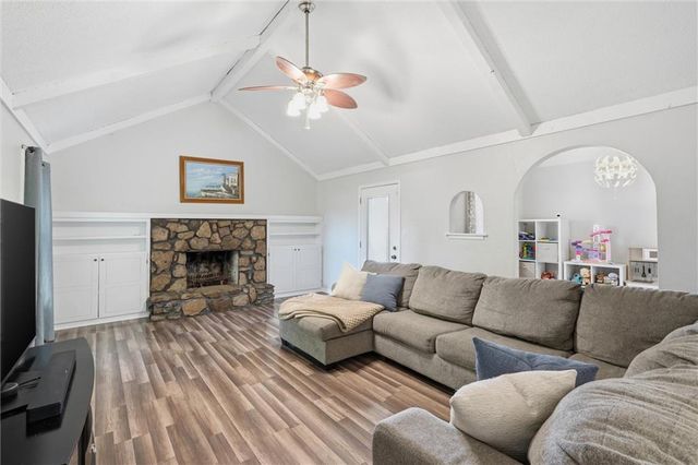 16100 E Cogan Drive, Independence, MO 64055