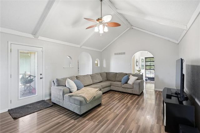 16100 E Cogan Drive, Independence, MO 64055