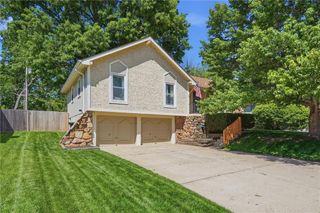 16100 E Cogan Drive, Independence, MO 64055