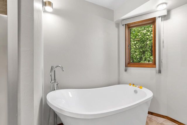 250 TRADERS, Green Bay, WI 54302