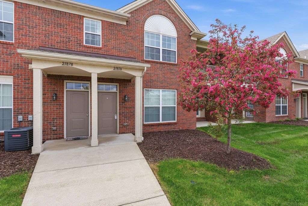 21876 Aberdeen Drive, Macomb Twp, MI 48402