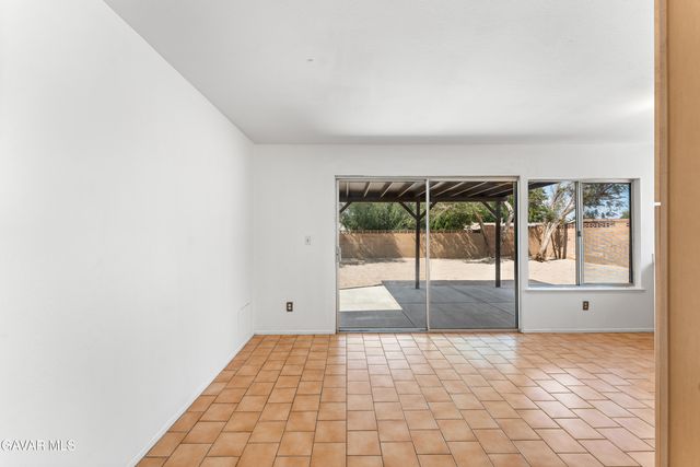 3731 W Avenue K14, Lancaster, CA 93536